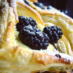 Chocolat Inn - Blackberry Danish