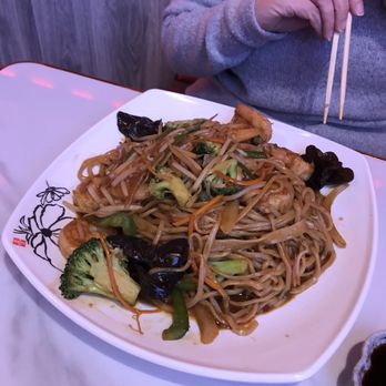 Lanzhou Ramen N Sushi - B5. Shrimp Stir-Fried Hand-Pulled Noodle - Sushi Bars Near Me - Roswell, Georgia