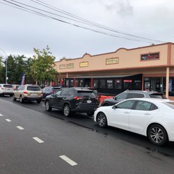 Utopia Bagels - Double parked cars for Utopia bagels
