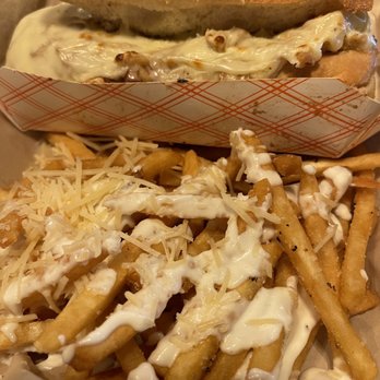 Leo’s Barbecue - Filet mignon sandwich with Parmesan fries drizzled in garlic aïoli - Brazilian Near Me - Clermont, Florida