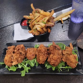 Seven Nineteen Restaurant - Fried Oysters and Garlic Fries - Seafood Near Me - Los Angeles, California Seven Nineteen Restaurant - Fried Oysters and Garlic Fries - Seafood Near Me - Los Angeles, California