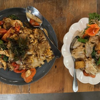 SOI Restaurant and Bar - Phad See Ew Noodle Dinner - Thai Near Me - Kirkland, Washington SOI Restaurant and Bar - Phad See Ew Noodle Dinner - Thai Near Me - Kirkland, Washington