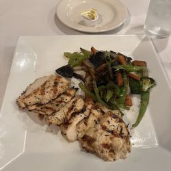 Al's Steakhouse - Grilled chicken and veggies