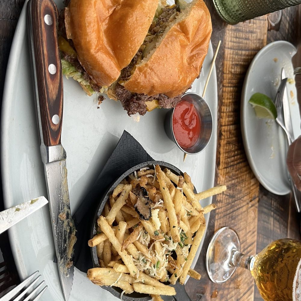 Le Chick - Cheese burger with truffle fries. - Cocktail Bars Near Me - Miami, Florida Le Chick - Cheese burger with truffle fries. - Cocktail Bars Near Me - Miami, Florida