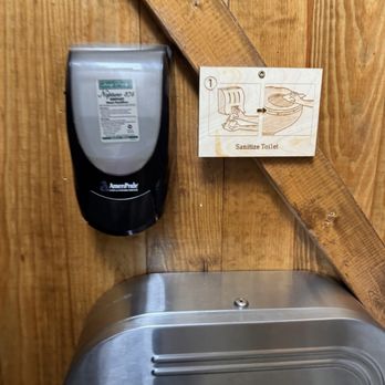 Quebedeauxs Cajun Cafe - Restroom - Cajun/Creole Near Me - Pineville, Louisiana Quebedeauxs Cajun Cafe - Restroom - Cajun/Creole Near Me - Pineville, Louisiana