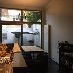 Lybeers Travelers' Hostel - Kitchen/dining area