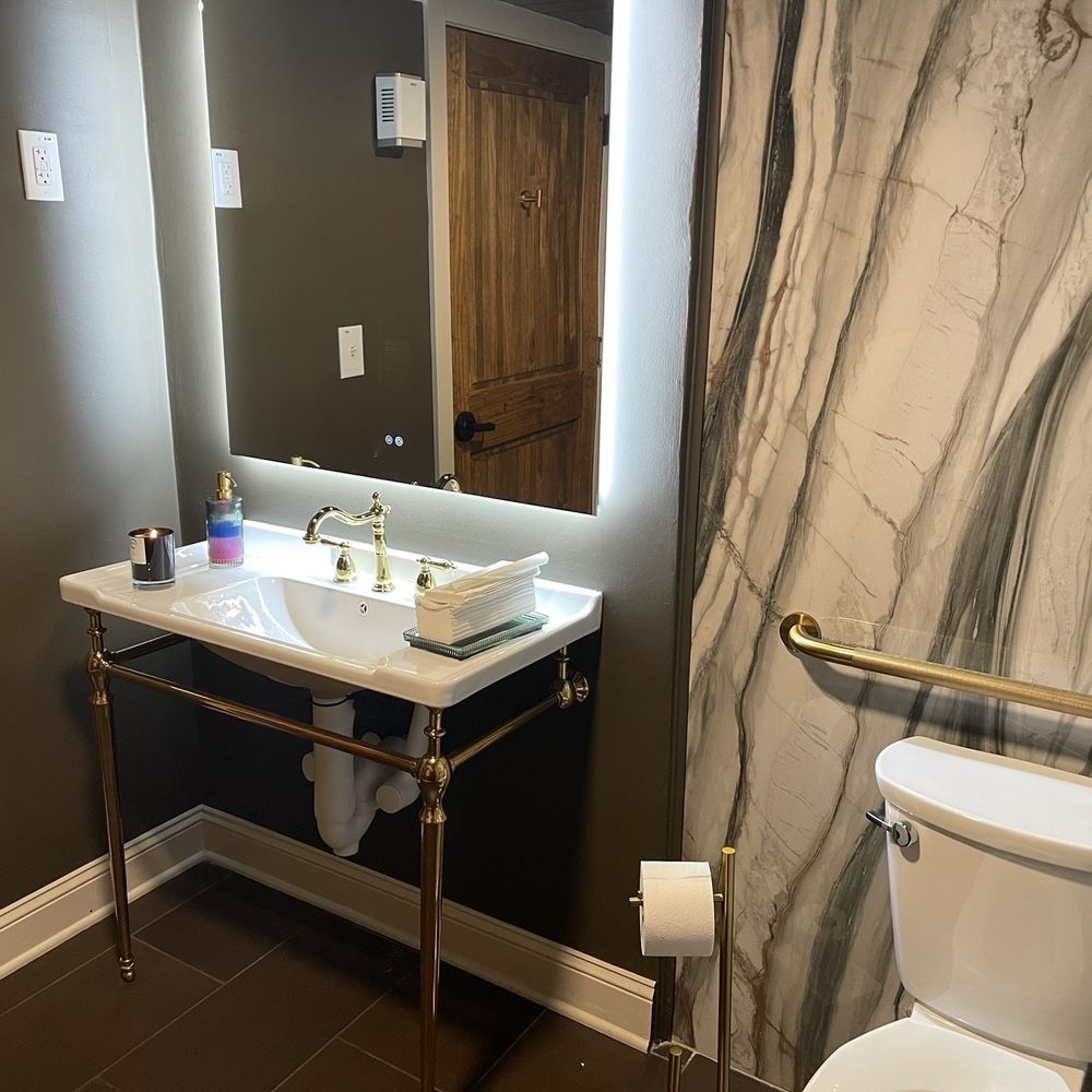 Pandora On The Square - Bathroom - Southern Near Me - McDonough, Georgia