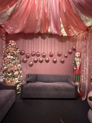 Frosty's Christmas Bar - Los Angeles by null