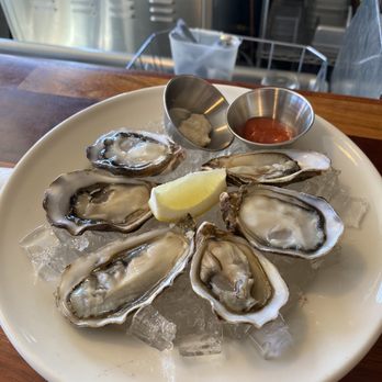 Broken Oar Oyster Bar - Raw half dozen. Very good. - Wine Bars Near Me - Homer, Alaska