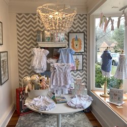 Dogwood Darlings - Inviting front room