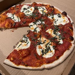 Judd’s Bar And Grille - Margarita pizza
