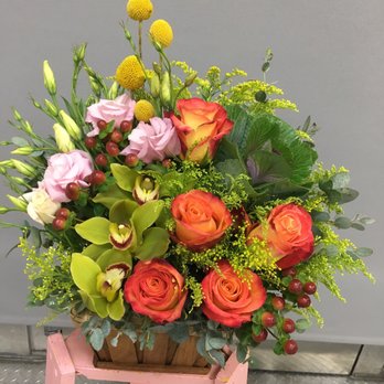 Golden Flowers - Amazing! Rima is WONDERFUL! I called last minute she made this arrangement in 30 minutes!!! - Florists Near Me - Glendale, California Golden Flowers - Amazing! Rima is WONDERFUL! I called last minute she made this arrangement in 30 minutes!!! - Florists Near Me - Glendale, California