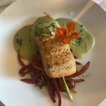 Beardslee Castle - Salmon with Julienned vegetables - American Near Me - Little Falls, New York