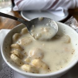 Canoe Restaurant and Tavern - Clam chowder.... Watery ,clams chewy
