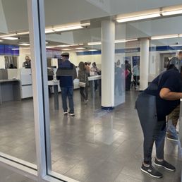 Place to wait an hour Place to wait an hour