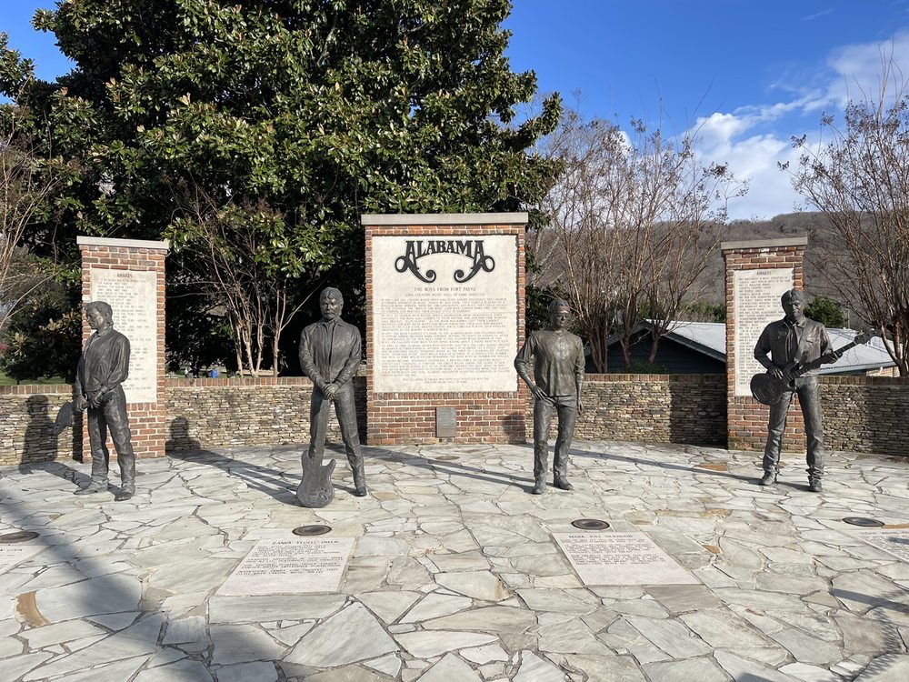 Statues of the Band Alabama, Fort Payne Roadtrippers