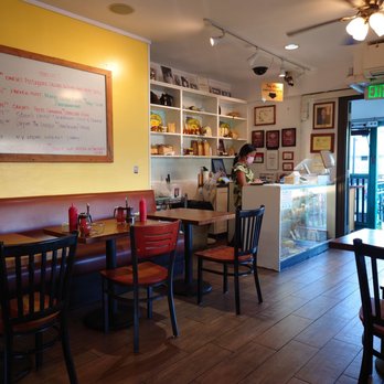 Eggs 'n Things - 2nd floor dinning reception - Breakfast & Brunch Near Me - Honolulu, Hawaii