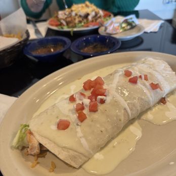 Mas Amigos Mexican Kitchen - wet burrito con pollo - Mexican Near Me - Nashville, Tennessee