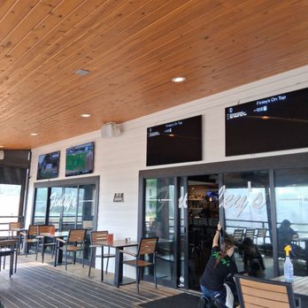 Finley's Round Rock - Patio area - Bars Near Me - Round Rock, Texas