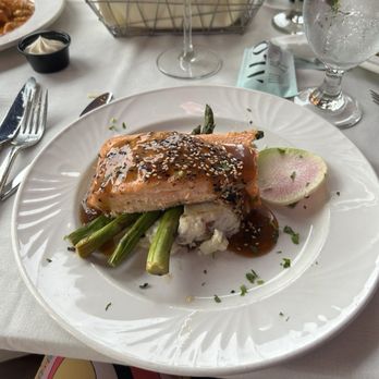 Riverwinds Restaurant - Salmon with vegetables - New American Near Me - West Deptford, New Jersey