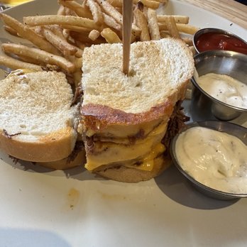 Solana Beach Kitchen - Grilled cheese shorty - New American Near Me - Solana Beach, California Solana Beach Kitchen - Grilled cheese shorty - New American Near Me - Solana Beach, California