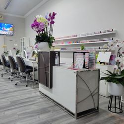 Crenshaw Hair & Nails Salon