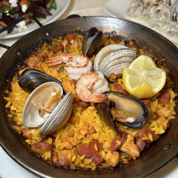 El Pulpo & Tapas Bar - Paella Valenciana - Seafood Near Me - Middletown, Connecticut El Pulpo & Tapas Bar - Paella Valenciana - Seafood Near Me - Middletown, Connecticut