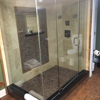 Peace & Plenty Inn - This shower had extra shower heads that sprayed horizontally. The best! - Hotels Near Me - Saint Augustine, Florida