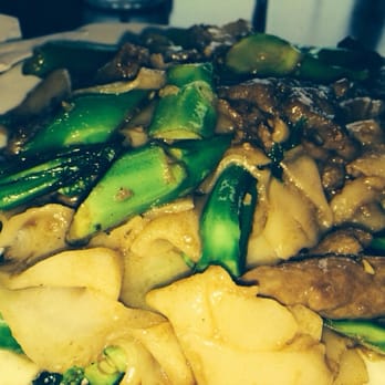 Pho Mai Tai - Flat Clear Noodles Stir Fry with Beef & Broccoli - Vietnamese Near Me - Houston, Texas