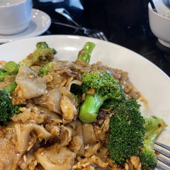 Thai Clearview Stop - Wide noodle with chicken - Thai Near Me - Snohomish, Washington Thai Clearview Stop - Wide noodle with chicken - Thai Near Me - Snohomish, Washington
