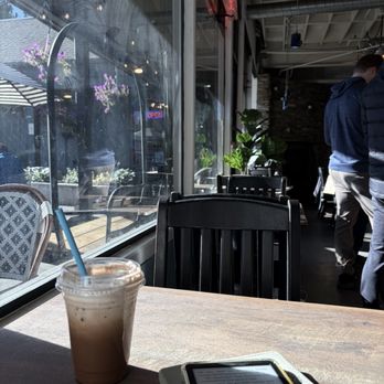 Looney Bean Coffee - Iced mocha with oat milk and cold foam - Coffee & Tea Near Me - Mammoth Lakes, California Looney Bean Coffee - Iced mocha with oat milk and cold foam - Coffee & Tea Near Me - Mammoth Lakes, California
