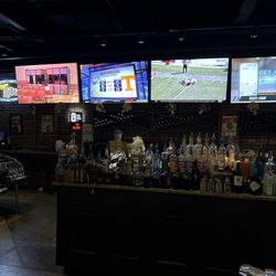 Jonathans Grille - Inside