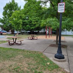 Newberry Park - Picnic tables