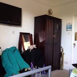 Colebrook Guest House - Wardrobe