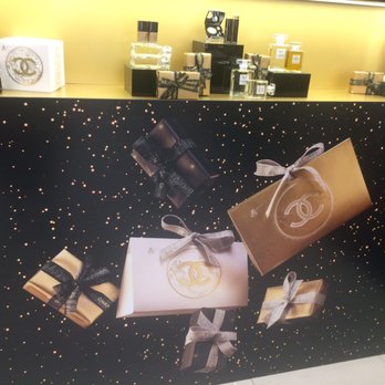 Bloomingdale's - Chanel ad and put fumes - Department Stores Near Me - New York, New York Bloomingdale's - Chanel ad and put fumes - Department Stores Near Me - New York, New York