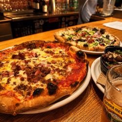 800 Degrees - Carne Pizza.