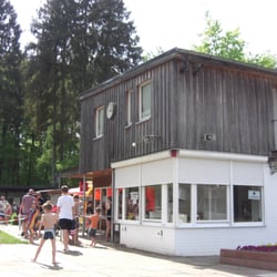 Tonteich-Sachsenwaldbad e.V. - Der Kiosk, die Pommesbude, das Bademeisterhäuschen. Schön schlicht.