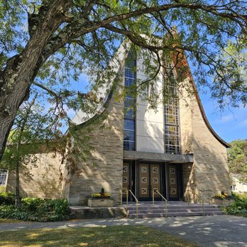 Regina Coeli R C Church - Front entrance exterior view - Churches Near Me - Hyde Park, New York Regina Coeli R C Church - Front entrance exterior view - Churches Near Me - Hyde Park, New York