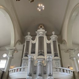 Beautiful pipe organ.
