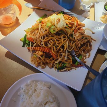 Coconut Cafe - Chowmien and a side of steamed rice. - Laotian Near Me - Merced, California Coconut Cafe - Chowmien and a side of steamed rice. - Laotian Near Me - Merced, California