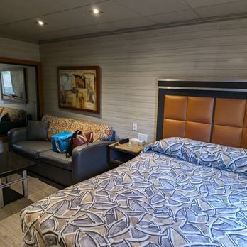 Hôtel Le Chablis - 25 octobre 2024 / chambre 120 - Hotels Near Me - Montreal, Quebec Hôtel Le Chablis - 25 octobre 2024 / chambre 120 - Hotels Near Me - Montreal, Quebec