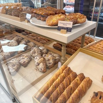 Paris Baguette - Pastry Island - Bakeries Near Me - Richmond Hill, Ontario Paris Baguette - Pastry Island - Bakeries Near Me - Richmond Hill, Ontario
