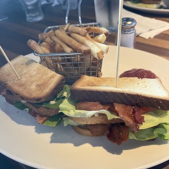 Yard House - Awful BLT. And cold fries. - New American Near Me - Troy, Michigan Yard House - Awful BLT. And cold fries. - New American Near Me - Troy, Michigan