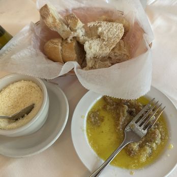 Tuscany - Taylor - Gratis bread, olive oil, cheese - Italian Near Me - Chicago, Illinois Tuscany - Taylor - Gratis bread, olive oil, cheese - Italian Near Me - Chicago, Illinois