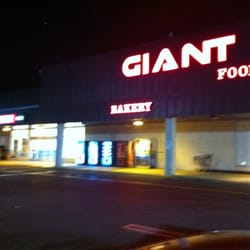 Giant Food Stores - The parking lot entrance