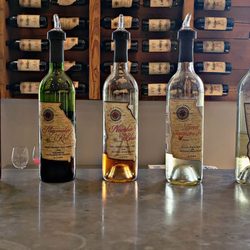 Wolf Creek Plantation - Tasting room