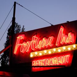 Fortune Inn - Neon