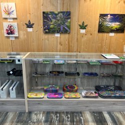 Clermont Smoke Shop - Trays, artwork, puffco, and more!