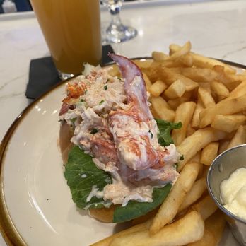 Herbie's Restaurant - Lobster roll - New American Near Me - Clayton, Missouri