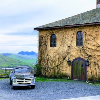 Azari Winery and Vineyards - Interesting set out. - Wine Tours Near Me - Petaluma, California